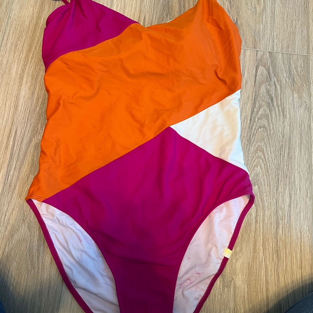 Summersalt Women’s one piece bathing suit Size 10